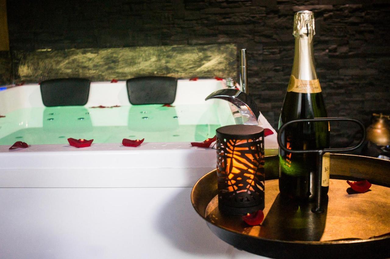 Love Suites & Spa "Le Loft" Avec Jacuzzi Privatif Médis Eksteriør bilde